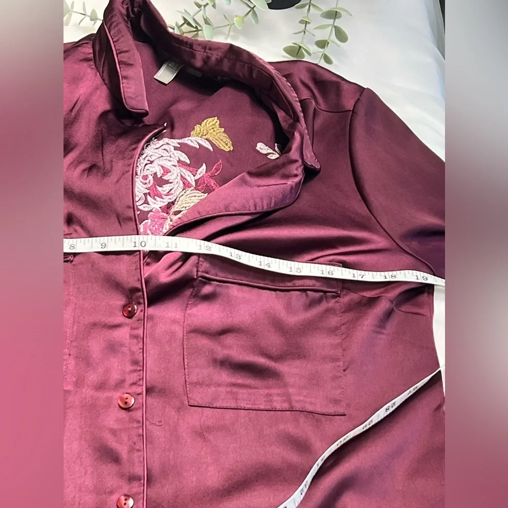 ASOS Maroon Embroidered Back Button Up Top size 4 - Picture 9 of 10